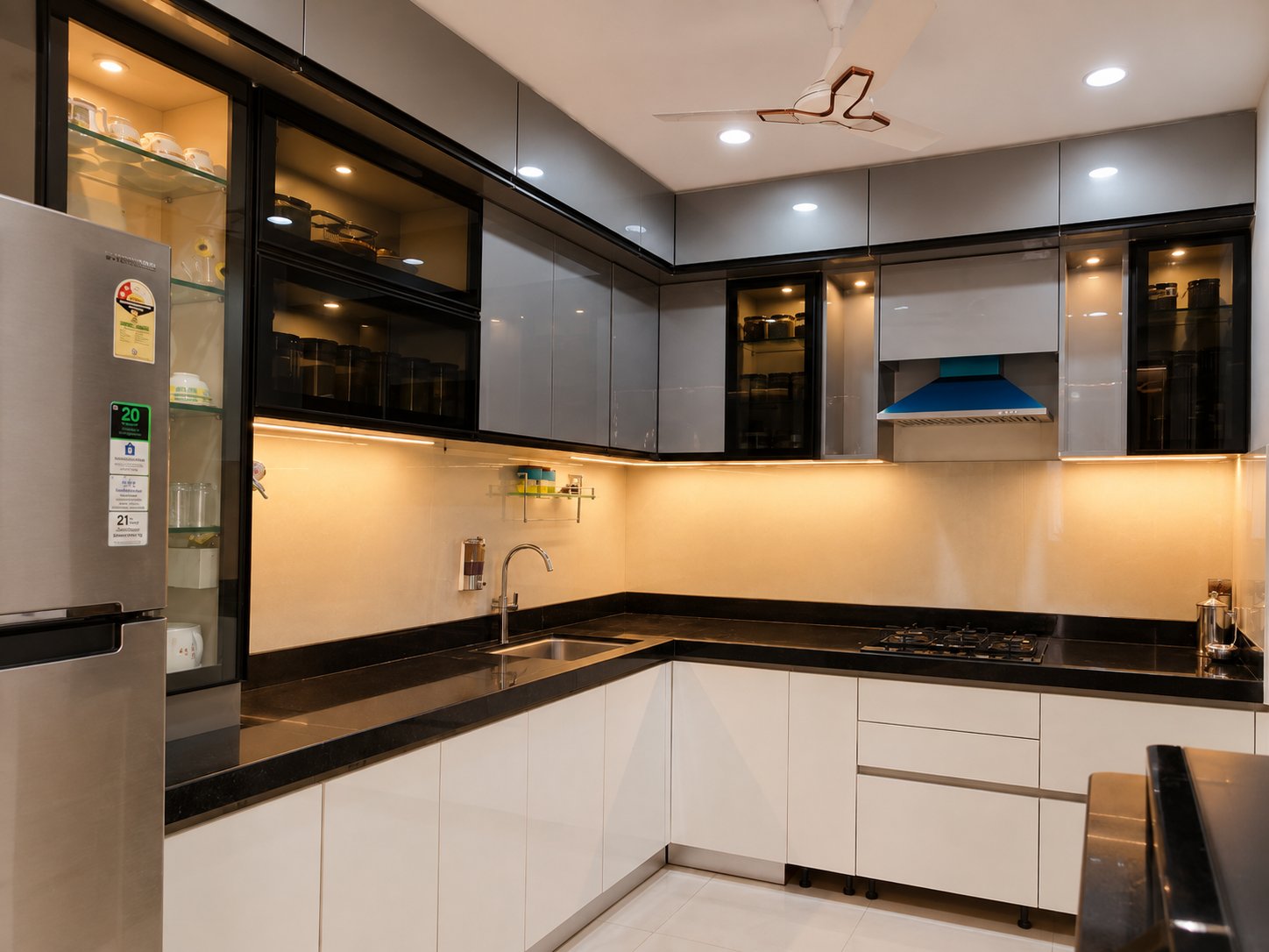 Kitchen, glossy grey and black