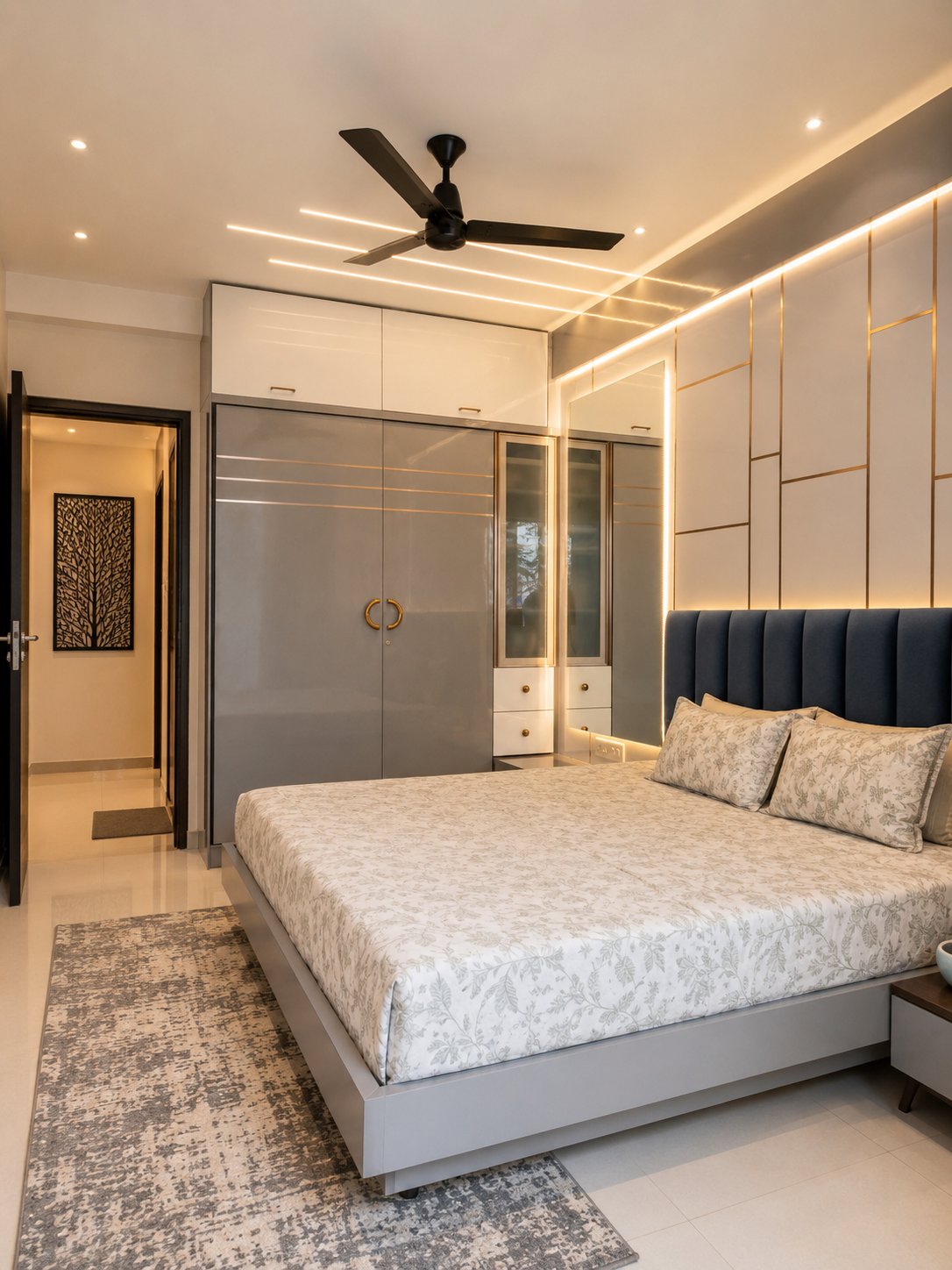 Master bedroom, gold inlay wall